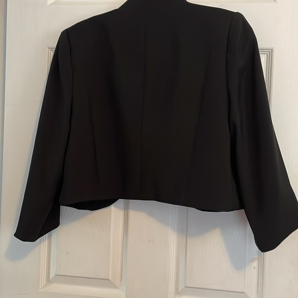 Classy 2-piece black dress. Great for special events. Fully lined. Flaired. 12 - Picture 5 of 9
